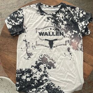 Wallen woman’s shirt